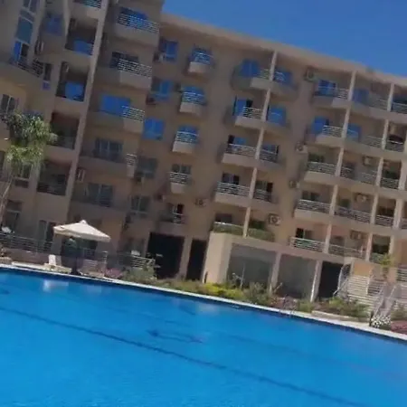 Luxe Flat Met Prive Strand En Zwembaden